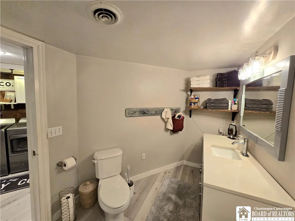 10 King Street, Eldred, Pennsylvania 16731, Eldred, Pennsylvania 16731, 3 Bedrooms Bedrooms, 9 Rooms Rooms,2 BathroomsBathrooms,Residential,For Sale,10 King Street, Eldred, Pennsylvania 16731,0,R1631899