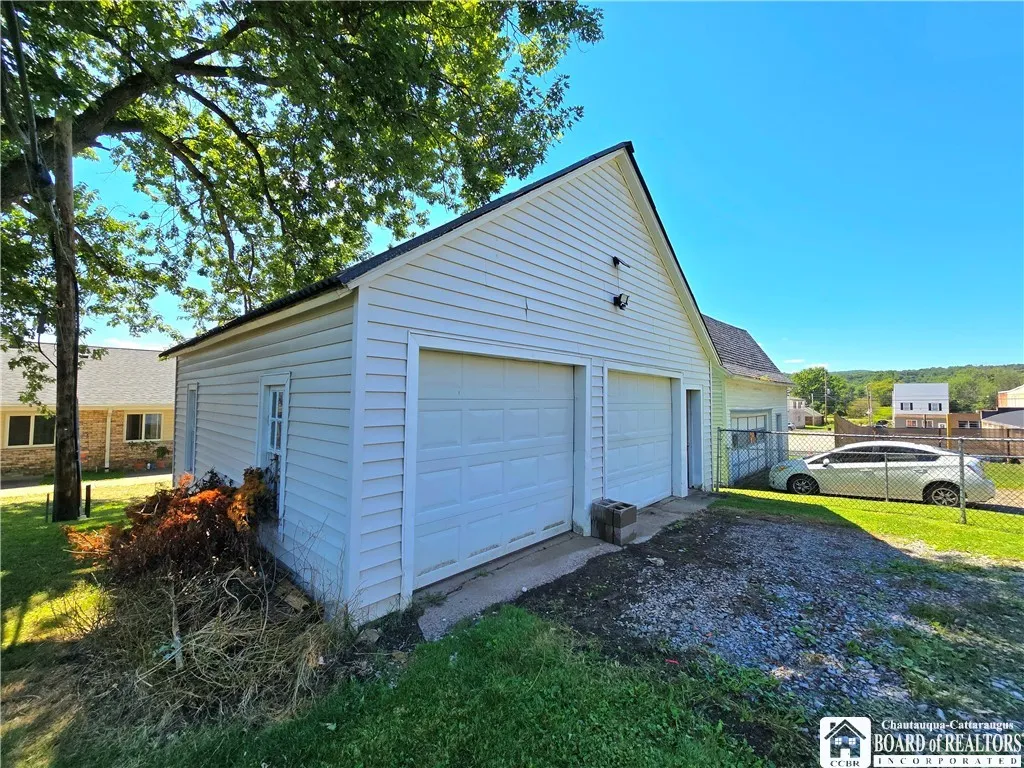 10 King Street, Eldred, Pennsylvania 16731, Eldred, Pennsylvania 16731, 3 Bedrooms Bedrooms, 9 Rooms Rooms,2 BathroomsBathrooms,Residential,For Sale,10 King Street, Eldred, Pennsylvania 16731,0,R1631899