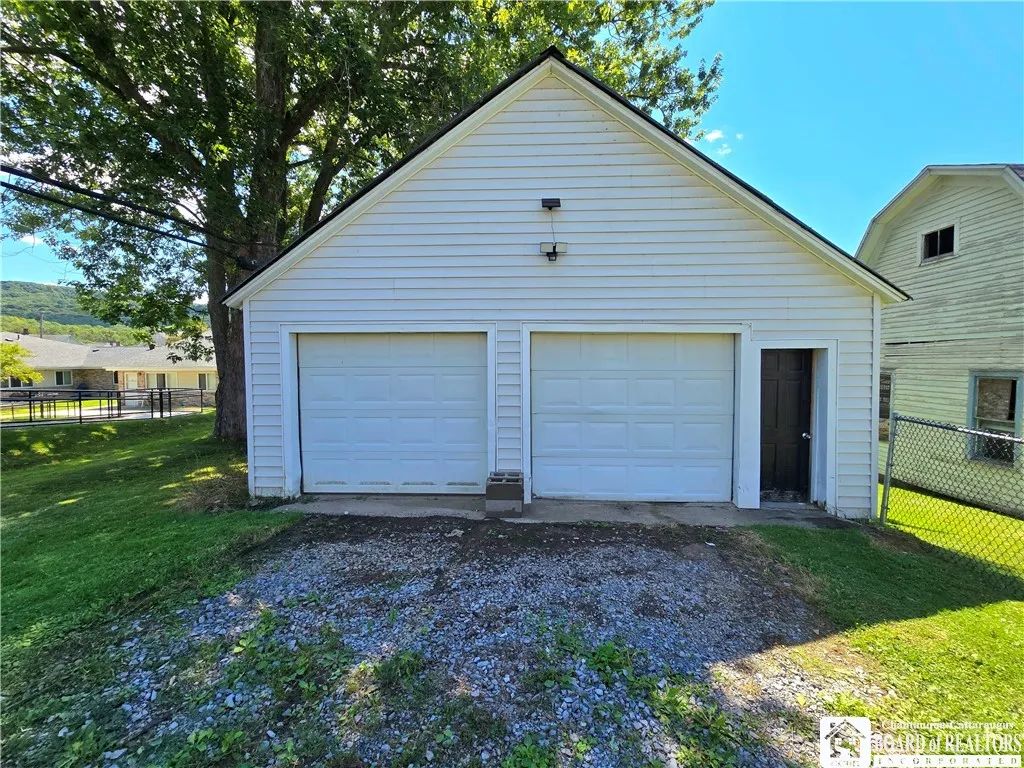 10 King Street, Eldred, Pennsylvania 16731, Eldred, Pennsylvania 16731, 3 Bedrooms Bedrooms, 9 Rooms Rooms,2 BathroomsBathrooms,Residential,For Sale,10 King Street, Eldred, Pennsylvania 16731,0,R1631899