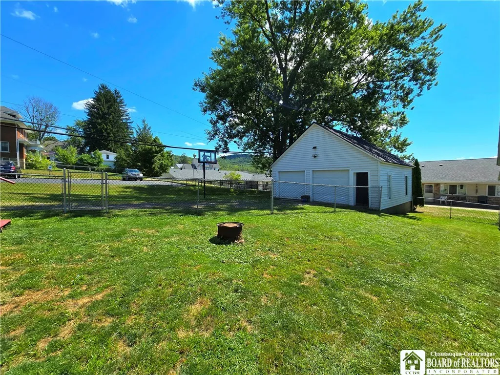 10 King Street, Eldred, Pennsylvania 16731, Eldred, Pennsylvania 16731, 3 Bedrooms Bedrooms, 9 Rooms Rooms,2 BathroomsBathrooms,Residential,For Sale,10 King Street, Eldred, Pennsylvania 16731,0,R1631899