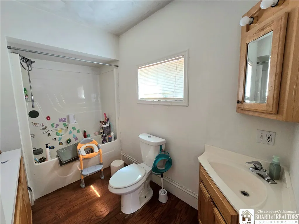 10 King Street, Eldred, Pennsylvania 16731, Eldred, Pennsylvania 16731, 3 Bedrooms Bedrooms, 9 Rooms Rooms,2 BathroomsBathrooms,Residential,For Sale,10 King Street, Eldred, Pennsylvania 16731,0,R1631899