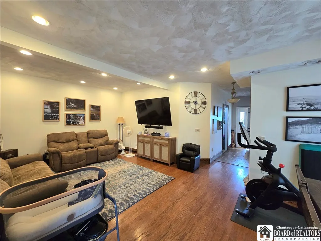 10 King Street, Eldred, Pennsylvania 16731, Eldred, Pennsylvania 16731, 3 Bedrooms Bedrooms, 9 Rooms Rooms,2 BathroomsBathrooms,Residential,For Sale,10 King Street, Eldred, Pennsylvania 16731,0,R1631899