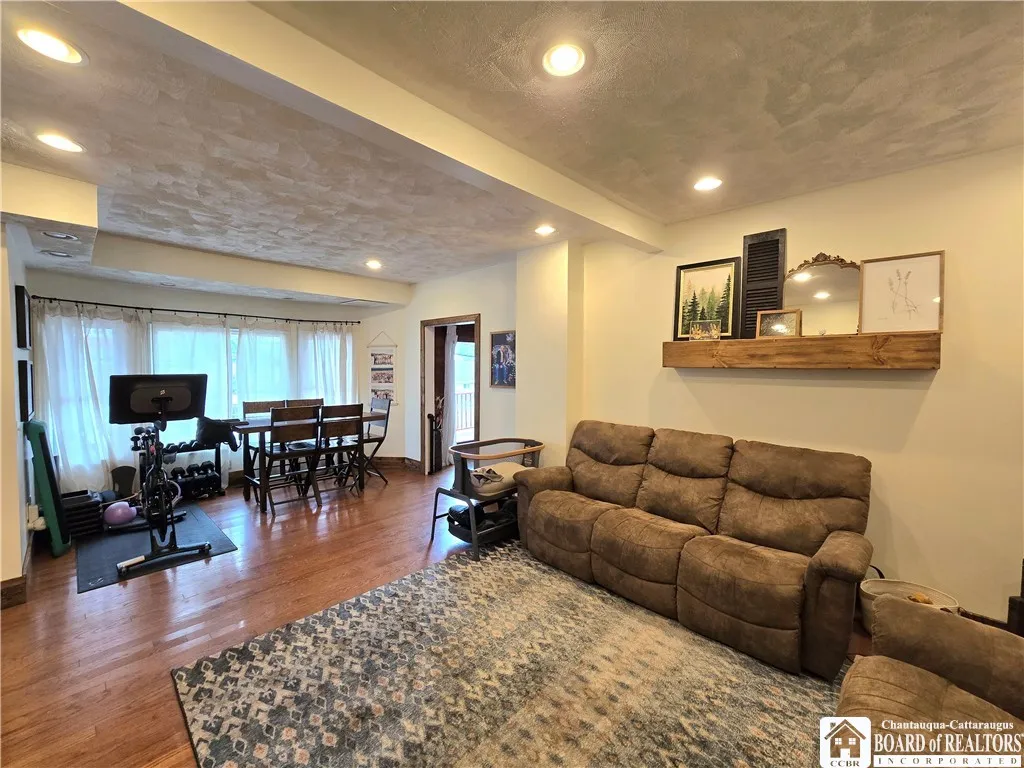 10 King Street, Eldred, Pennsylvania 16731, Eldred, Pennsylvania 16731, 3 Bedrooms Bedrooms, 9 Rooms Rooms,2 BathroomsBathrooms,Residential,For Sale,10 King Street, Eldred, Pennsylvania 16731,0,R1631899