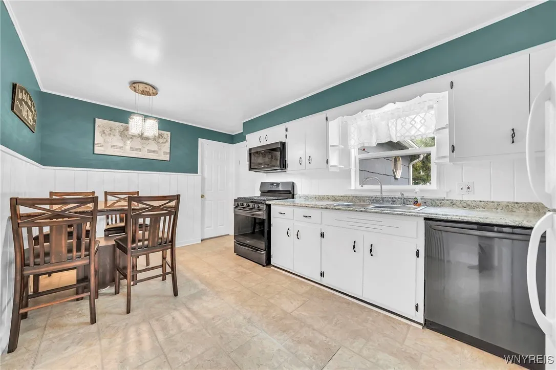 294 Broad Street, Tonawanda, New York 14150, Tonawanda, New York 14150, 4 Bedrooms Bedrooms, 8 Rooms Rooms,2 BathroomsBathrooms,Residential,For Sale,294 Broad Street, Tonawanda, New York 14150,0,B1633145
