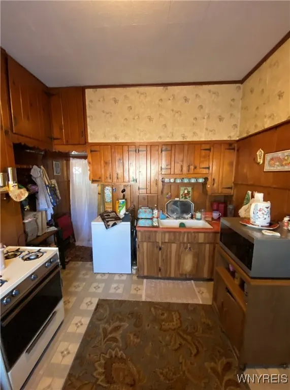 1776 Clinton Street, Buffalo, New York 14206, Buffalo, New York 14206, 8 Bedrooms Bedrooms, ,3 BathroomsBathrooms,Residential,For Sale,1776 Clinton Street, Buffalo, New York 14206,0,B1633432