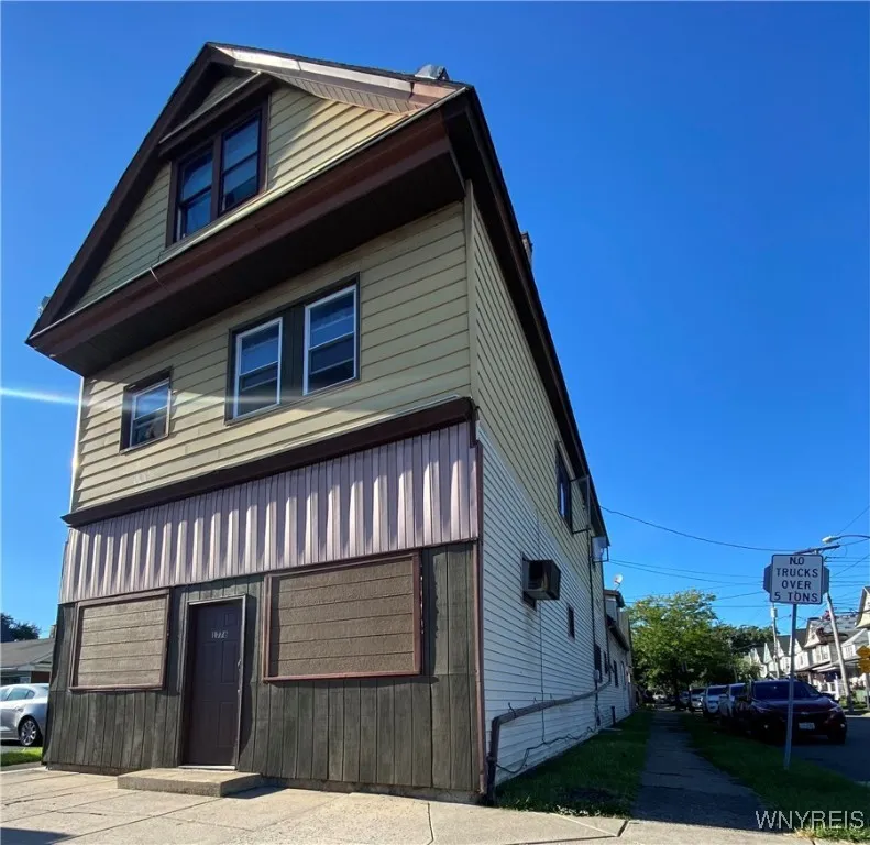 1776 Clinton Street, Buffalo, New York 14206, Buffalo, New York 14206, 8 Bedrooms Bedrooms, ,3 BathroomsBathrooms,Residential,For Sale,1776 Clinton Street, Buffalo, New York 14206,0,B1633432