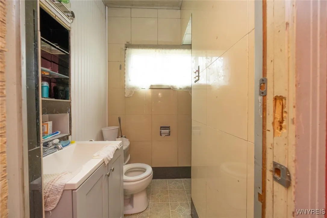 65 Goembel Avenue, Buffalo, New York 14211, Buffalo, New York 14211, 5 Bedrooms Bedrooms, ,2 BathroomsBathrooms,Residential,For Sale,65 Goembel Avenue, Buffalo, New York 14211,B1633538