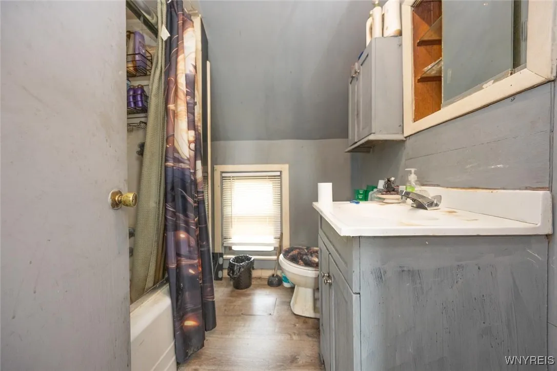 65 Goembel Avenue, Buffalo, New York 14211, Buffalo, New York 14211, 5 Bedrooms Bedrooms, ,2 BathroomsBathrooms,Residential,For Sale,65 Goembel Avenue, Buffalo, New York 14211,B1633538