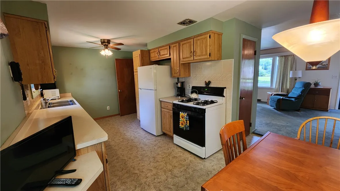 4 Bobbie Drive, Gates, New York 14606, Gates, New York 14606, 3 Bedrooms Bedrooms, 5 Rooms Rooms,1 BathroomBathrooms,Residential,For Sale,4 Bobbie Drive, Gates, New York 14606,R1633705