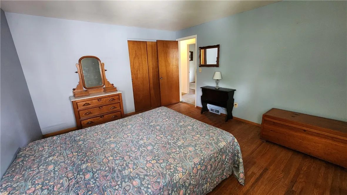 4 Bobbie Drive, Gates, New York 14606, Gates, New York 14606, 3 Bedrooms Bedrooms, 5 Rooms Rooms,1 BathroomBathrooms,Residential,For Sale,4 Bobbie Drive, Gates, New York 14606,R1633705
