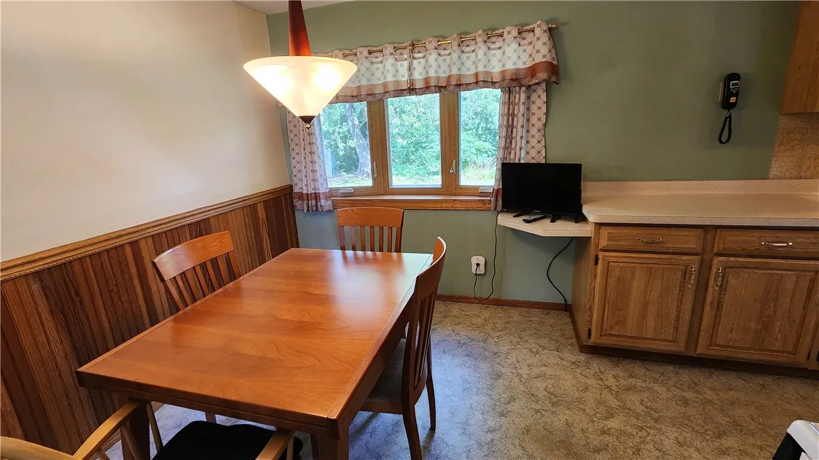 4 Bobbie Drive, Gates, New York 14606, Gates, New York 14606, 3 Bedrooms Bedrooms, 5 Rooms Rooms,1 BathroomBathrooms,Residential,For Sale,4 Bobbie Drive, Gates, New York 14606,R1633705