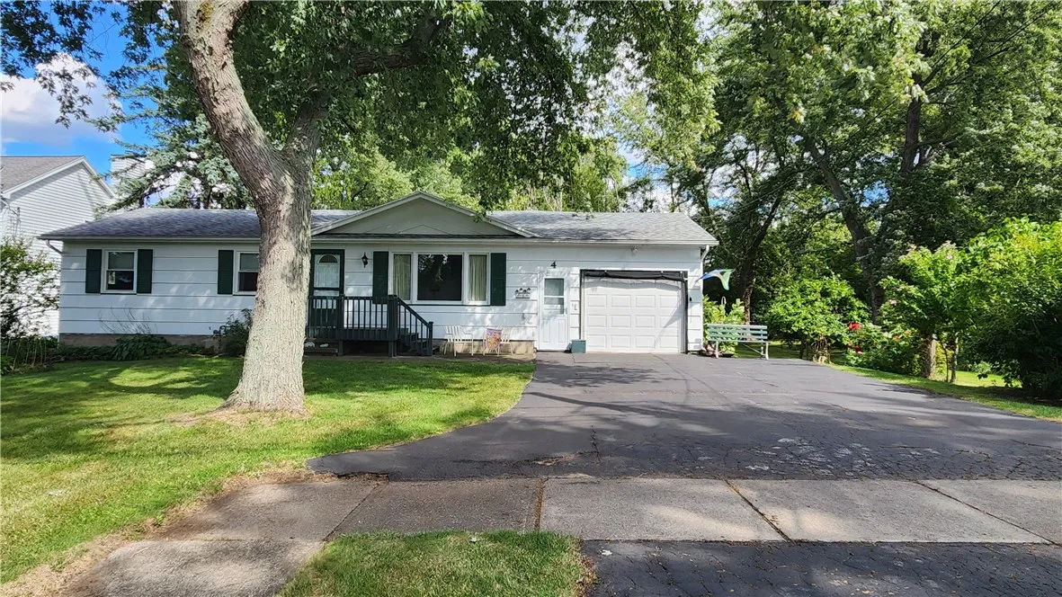 4 Bobbie Drive, Gates, New York 14606, Gates, New York 14606, 3 Bedrooms Bedrooms, 5 Rooms Rooms,1 BathroomBathrooms,Residential,For Sale,4 Bobbie Drive, Gates, New York 14606,R1633705