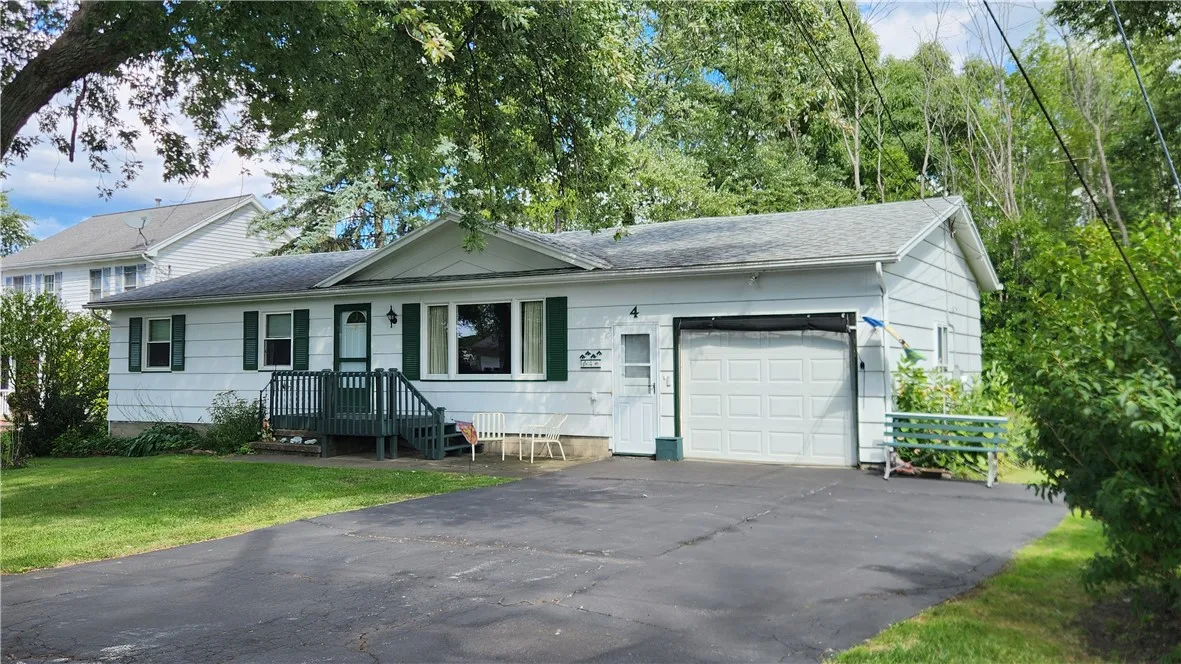 4 Bobbie Drive, Gates, New York 14606, Gates, New York 14606, 3 Bedrooms Bedrooms, 5 Rooms Rooms,1 BathroomBathrooms,Residential,For Sale,4 Bobbie Drive, Gates, New York 14606,R1633705