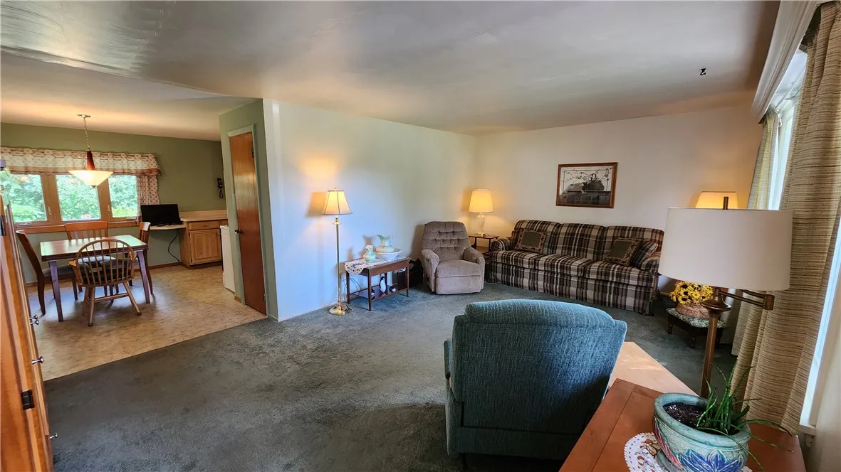 4 Bobbie Drive, Gates, New York 14606, Gates, New York 14606, 3 Bedrooms Bedrooms, 5 Rooms Rooms,1 BathroomBathrooms,Residential,For Sale,4 Bobbie Drive, Gates, New York 14606,R1633705