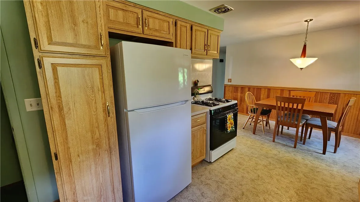 4 Bobbie Drive, Gates, New York 14606, Gates, New York 14606, 3 Bedrooms Bedrooms, 5 Rooms Rooms,1 BathroomBathrooms,Residential,For Sale,4 Bobbie Drive, Gates, New York 14606,R1633705