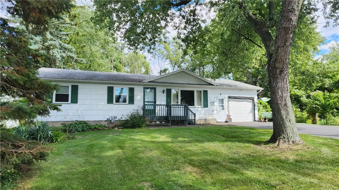 4 Bobbie Drive, Gates, New York 14606, Gates, New York 14606, 3 Bedrooms Bedrooms, 5 Rooms Rooms,1 BathroomBathrooms,Residential,For Sale,4 Bobbie Drive, Gates, New York 14606,R1633705