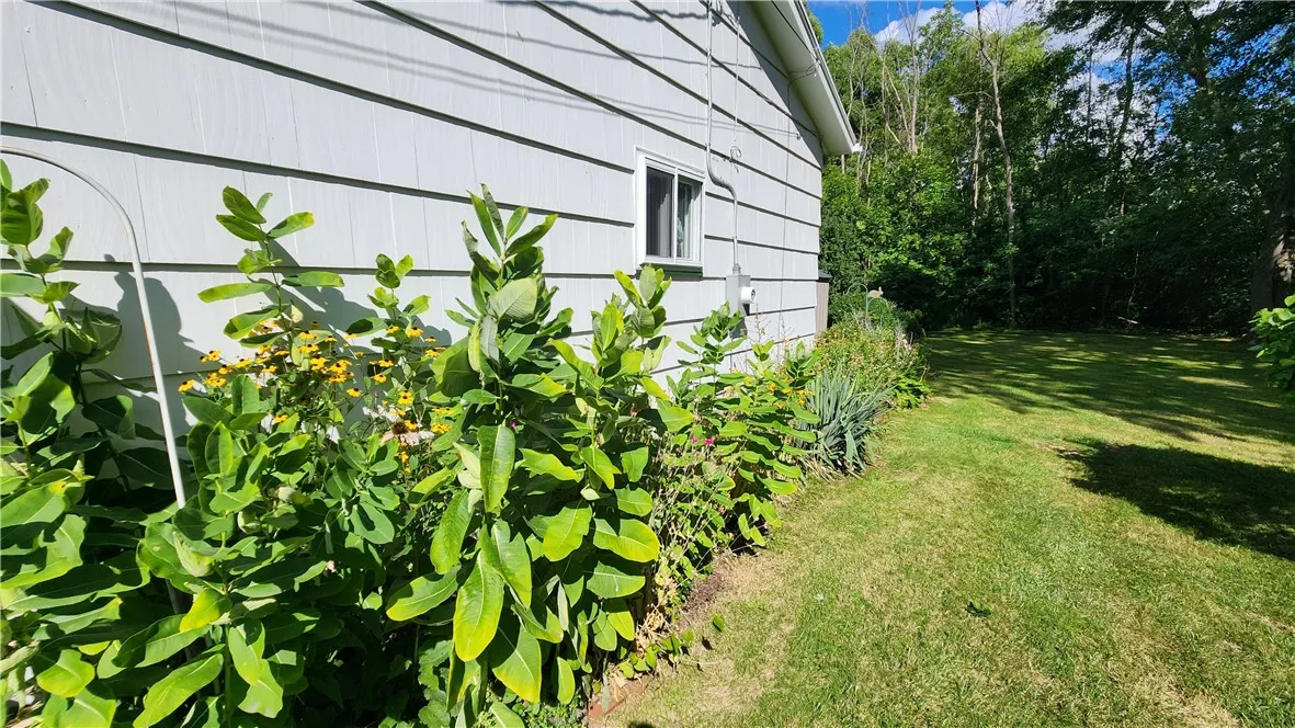 4 Bobbie Drive, Gates, New York 14606, Gates, New York 14606, 3 Bedrooms Bedrooms, 5 Rooms Rooms,1 BathroomBathrooms,Residential,For Sale,4 Bobbie Drive, Gates, New York 14606,R1633705