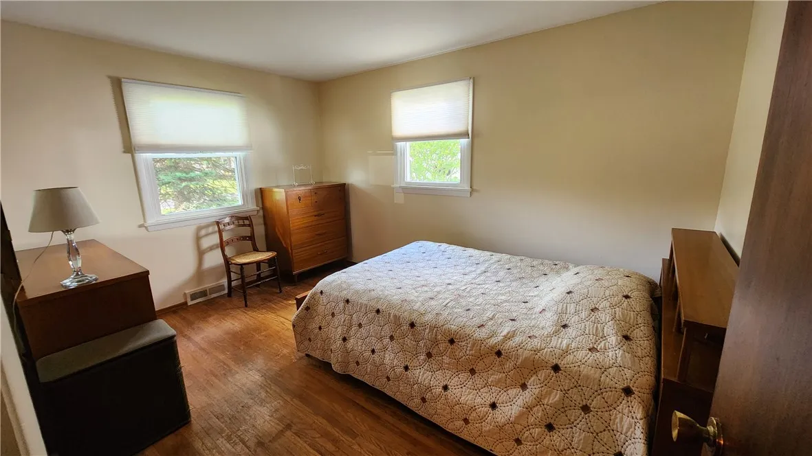 4 Bobbie Drive, Gates, New York 14606, Gates, New York 14606, 3 Bedrooms Bedrooms, 5 Rooms Rooms,1 BathroomBathrooms,Residential,For Sale,4 Bobbie Drive, Gates, New York 14606,R1633705