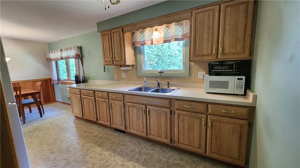 4 Bobbie Drive, Gates, New York 14606, Gates, New York 14606, 3 Bedrooms Bedrooms, 5 Rooms Rooms,1 BathroomBathrooms,Residential,For Sale,4 Bobbie Drive, Gates, New York 14606,R1633705