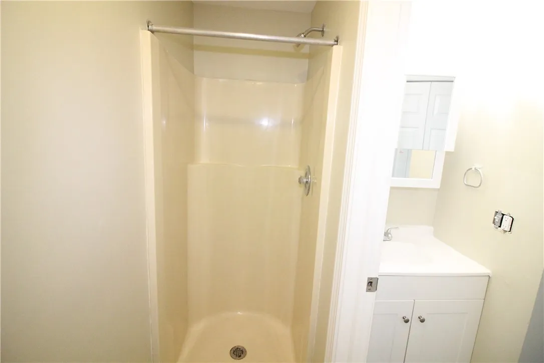 Main bedroom bathroom