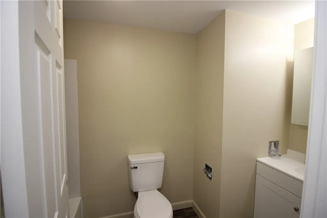 Main bedroom bathroom
