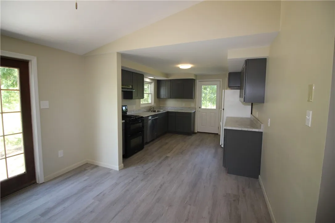 Dining area, vaulted ceiling