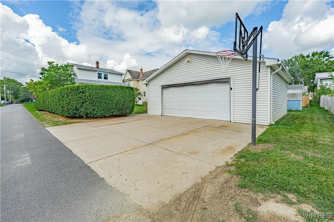 2731 West Avenue, Newfane, New York 14108, Newfane, New York 14108, 3 Bedrooms Bedrooms, 6 Rooms Rooms,1 BathroomBathrooms,Residential,For Sale,2731 West Avenue, Newfane, New York 14108,0,B1633628
