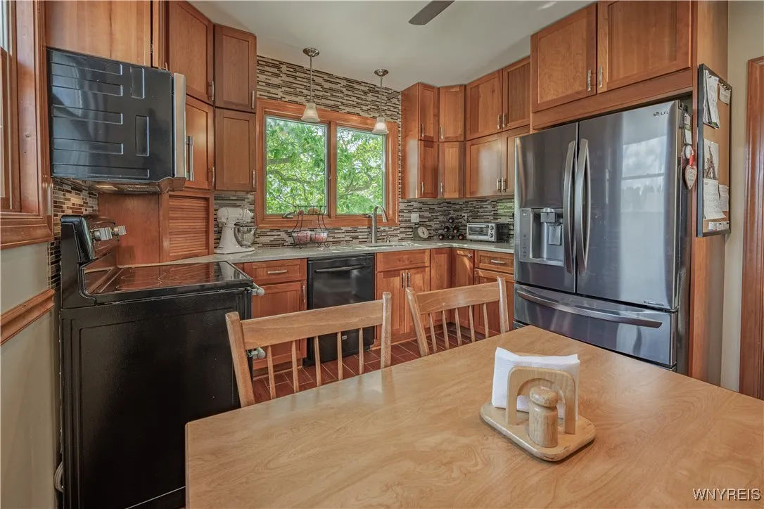 2731 West Avenue, Newfane, New York 14108, Newfane, New York 14108, 3 Bedrooms Bedrooms, 6 Rooms Rooms,1 BathroomBathrooms,Residential,For Sale,2731 West Avenue, Newfane, New York 14108,0,B1633628
