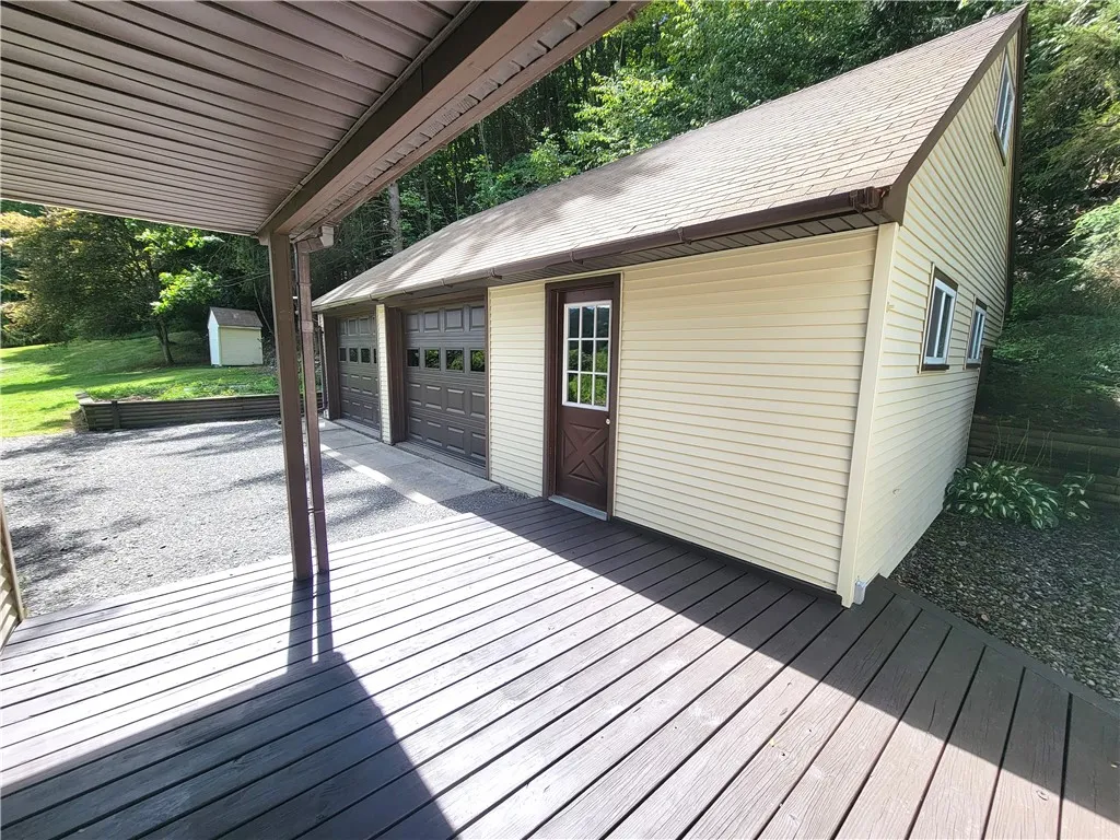 Side Entrace To 2 Car Detached Garage
