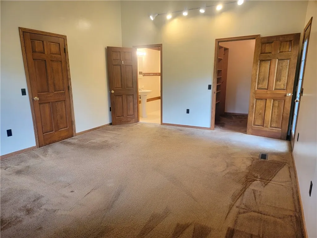 First Floor En-Suite Bedroom With Full Bath