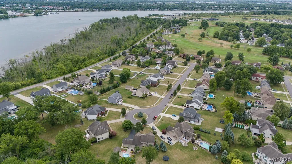 70 Briarwood Ln, Grand Island, New York 14072, Grand Island, New York 14072, 5 Bedrooms Bedrooms, 12 Rooms Rooms,3 BathroomsBathrooms,Residential,For Sale,70 Briarwood Ln, Grand Island, New York 14072,0,B1633095