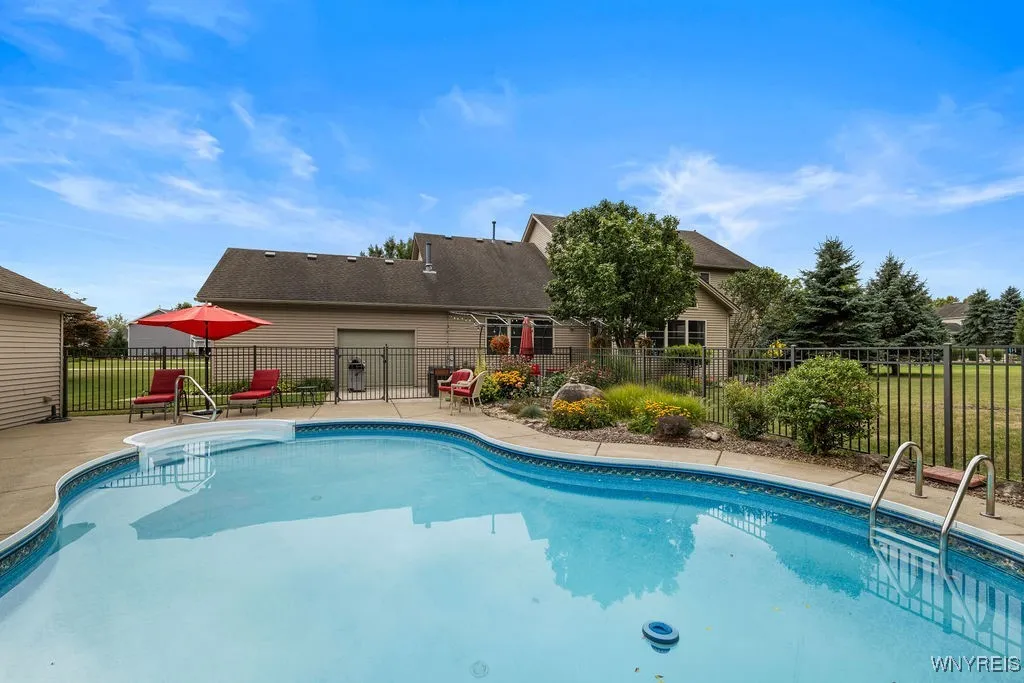 70 Briarwood Ln, Grand Island, New York 14072, Grand Island, New York 14072, 5 Bedrooms Bedrooms, 12 Rooms Rooms,3 BathroomsBathrooms,Residential,For Sale,70 Briarwood Ln, Grand Island, New York 14072,0,B1633095