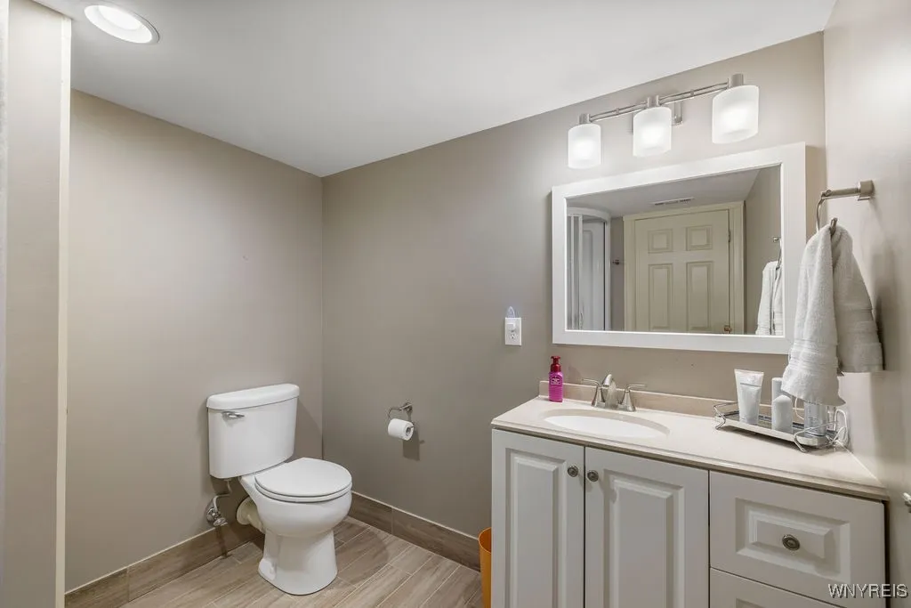 70 Briarwood Ln, Grand Island, New York 14072, Grand Island, New York 14072, 5 Bedrooms Bedrooms, 12 Rooms Rooms,3 BathroomsBathrooms,Residential,For Sale,70 Briarwood Ln, Grand Island, New York 14072,0,B1633095