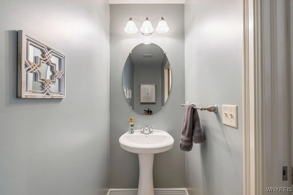 70 Briarwood Ln, Grand Island, New York 14072, Grand Island, New York 14072, 5 Bedrooms Bedrooms, 12 Rooms Rooms,3 BathroomsBathrooms,Residential,For Sale,70 Briarwood Ln, Grand Island, New York 14072,0,B1633095