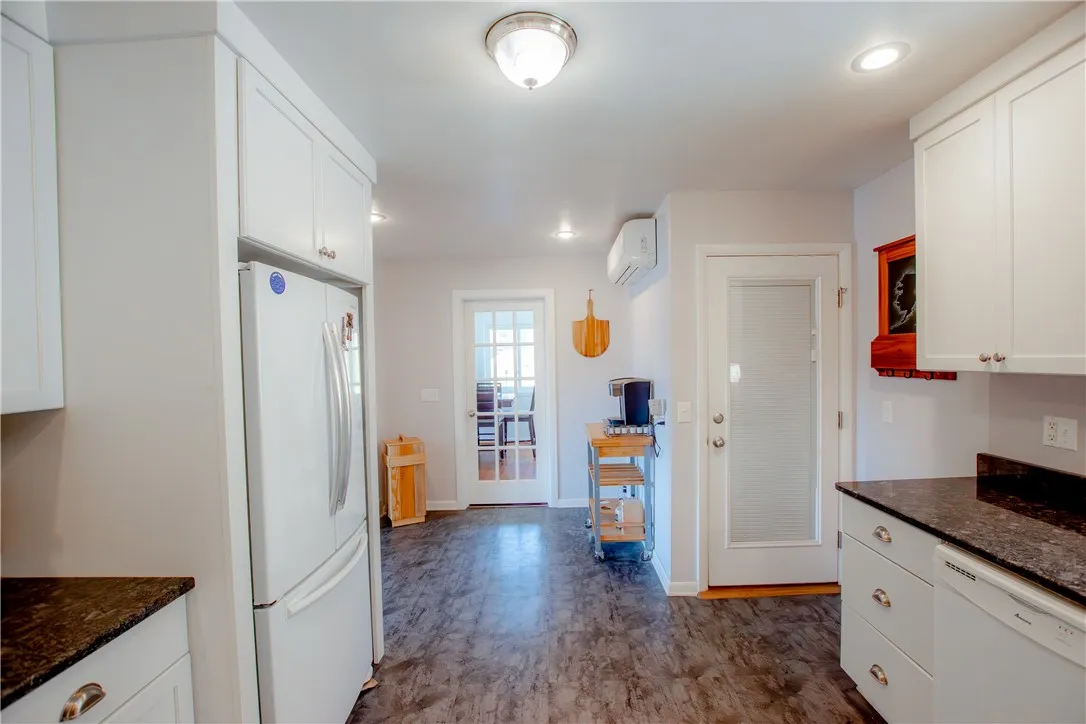 16353 West Lake Road, Pulteney, New York 14418, Pulteney, New York 14418, 3 Bedrooms Bedrooms, 10 Rooms Rooms,2 BathroomsBathrooms,Residential,For Sale,16353 West Lake Road, Pulteney, New York 14418,0,R1633601