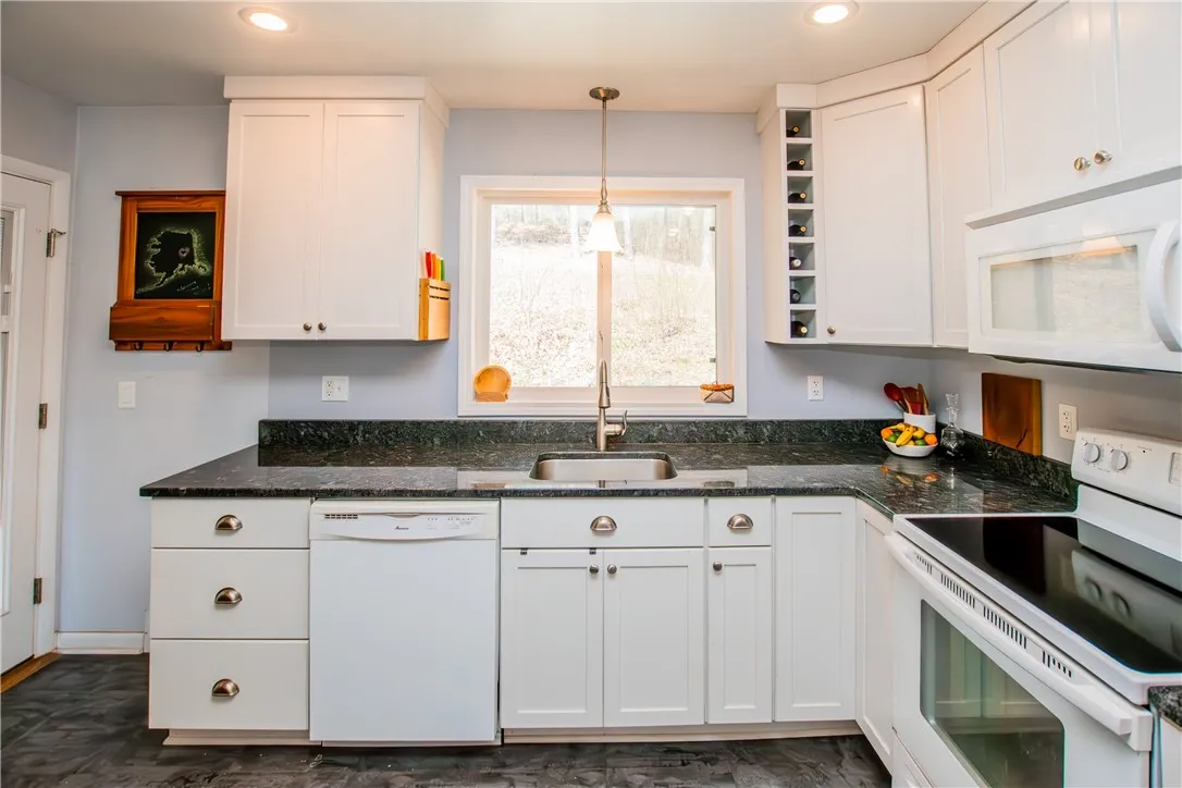 16353 West Lake Road, Pulteney, New York 14418, Pulteney, New York 14418, 3 Bedrooms Bedrooms, 10 Rooms Rooms,2 BathroomsBathrooms,Residential,For Sale,16353 West Lake Road, Pulteney, New York 14418,0,R1633601