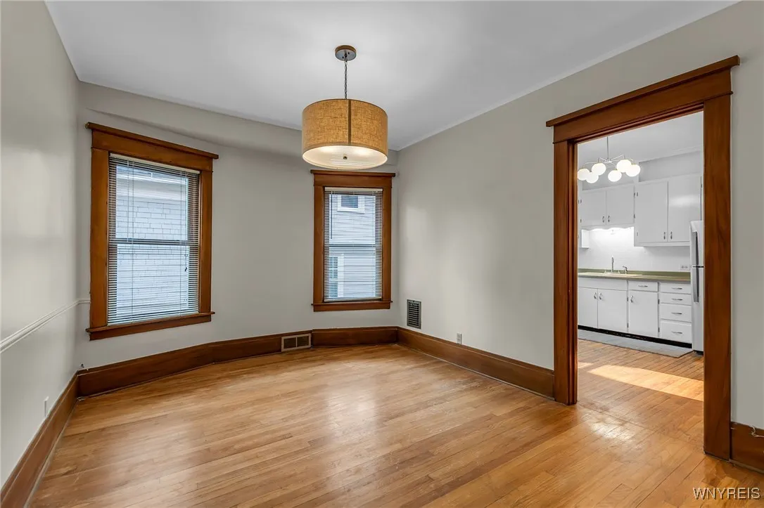 1384 Amherst Street, Buffalo, New York 14216, Buffalo, New York 14216, 2 Bedrooms Bedrooms, 5 Rooms Rooms,1 BathroomBathrooms,Residential Lease,For Rent,1384 Amherst Street, Buffalo, New York 14216,0,B1633117