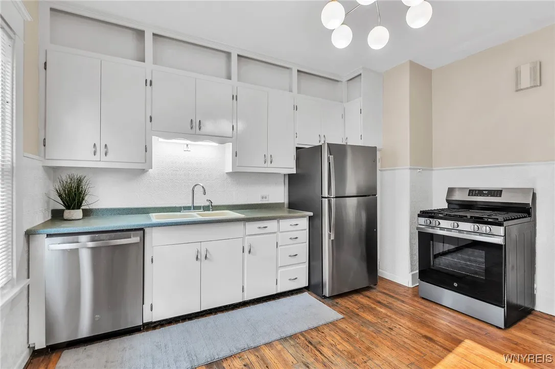 1384 Amherst Street, Buffalo, New York 14216, Buffalo, New York 14216, 2 Bedrooms Bedrooms, 5 Rooms Rooms,1 BathroomBathrooms,Residential Lease,For Rent,1384 Amherst Street, Buffalo, New York 14216,0,B1633117