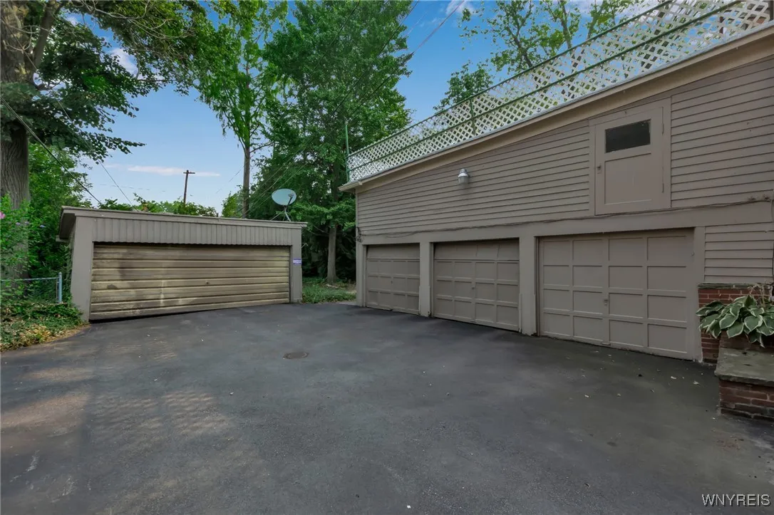 1384 Amherst Street, Buffalo, New York 14216, Buffalo, New York 14216, 2 Bedrooms Bedrooms, 5 Rooms Rooms,1 BathroomBathrooms,Residential Lease,For Rent,1384 Amherst Street, Buffalo, New York 14216,0,B1633117