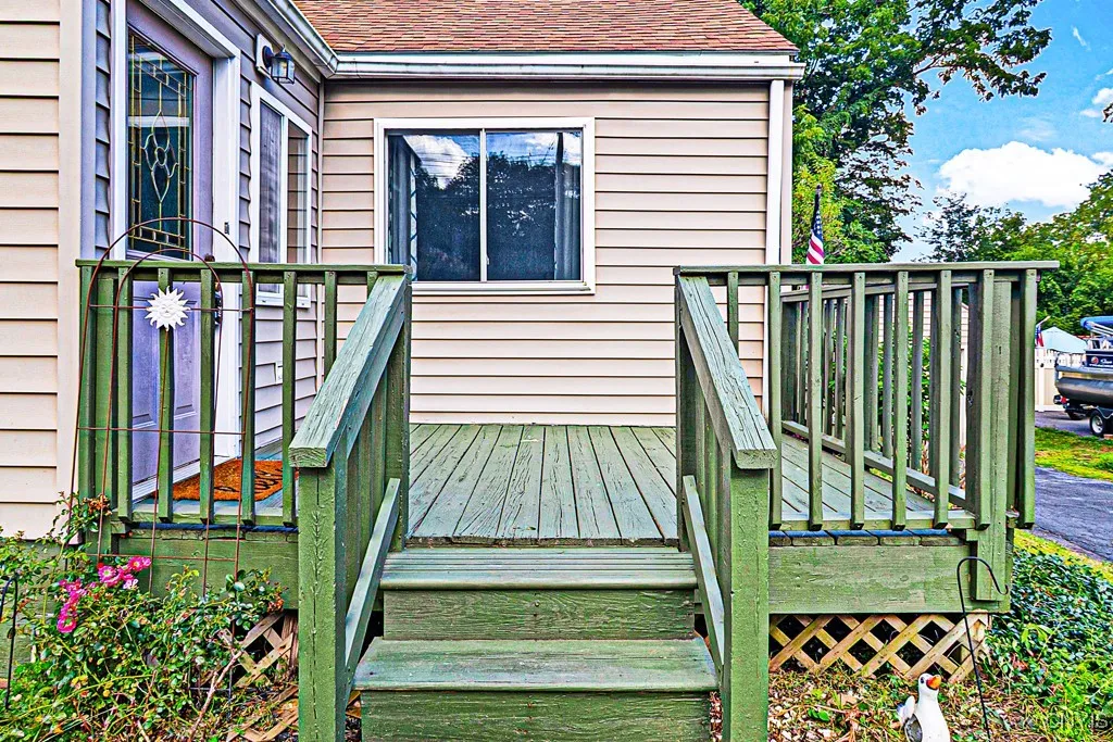 127 1/2 Oxford Road, New Hartford, New York 13413, New Hartford, New York 13413, 3 Bedrooms Bedrooms, 6 Rooms Rooms,1 BathroomBathrooms,Residential Lease,For Rent,127 1/2 Oxford Road, New Hartford, New York 13413,S1633614