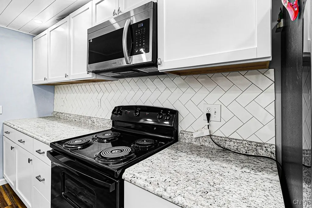 127 1/2 Oxford Road, New Hartford, New York 13413, New Hartford, New York 13413, 3 Bedrooms Bedrooms, 6 Rooms Rooms,1 BathroomBathrooms,Residential Lease,For Rent,127 1/2 Oxford Road, New Hartford, New York 13413,S1633614