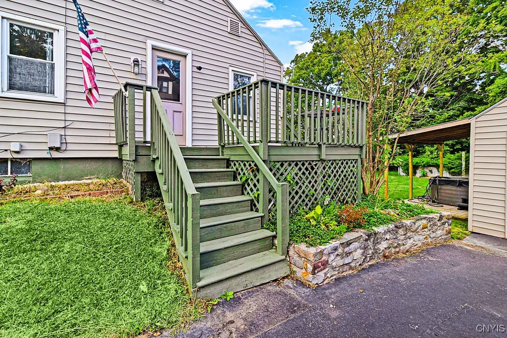 127 1/2 Oxford Road, New Hartford, New York 13413, New Hartford, New York 13413, 3 Bedrooms Bedrooms, 6 Rooms Rooms,1 BathroomBathrooms,Residential Lease,For Rent,127 1/2 Oxford Road, New Hartford, New York 13413,S1633614