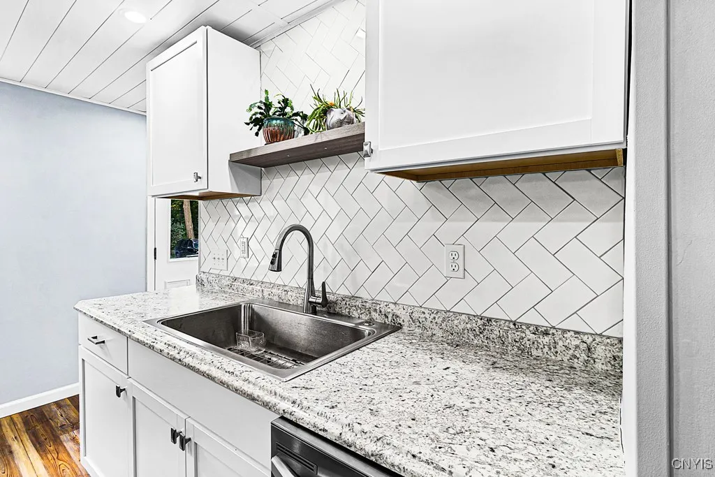 127 1/2 Oxford Road, New Hartford, New York 13413, New Hartford, New York 13413, 3 Bedrooms Bedrooms, 6 Rooms Rooms,1 BathroomBathrooms,Residential Lease,For Rent,127 1/2 Oxford Road, New Hartford, New York 13413,S1633614