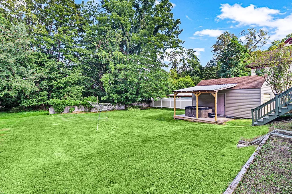 127 1/2 Oxford Road, New Hartford, New York 13413, New Hartford, New York 13413, 3 Bedrooms Bedrooms, 6 Rooms Rooms,1 BathroomBathrooms,Residential Lease,For Rent,127 1/2 Oxford Road, New Hartford, New York 13413,S1633614