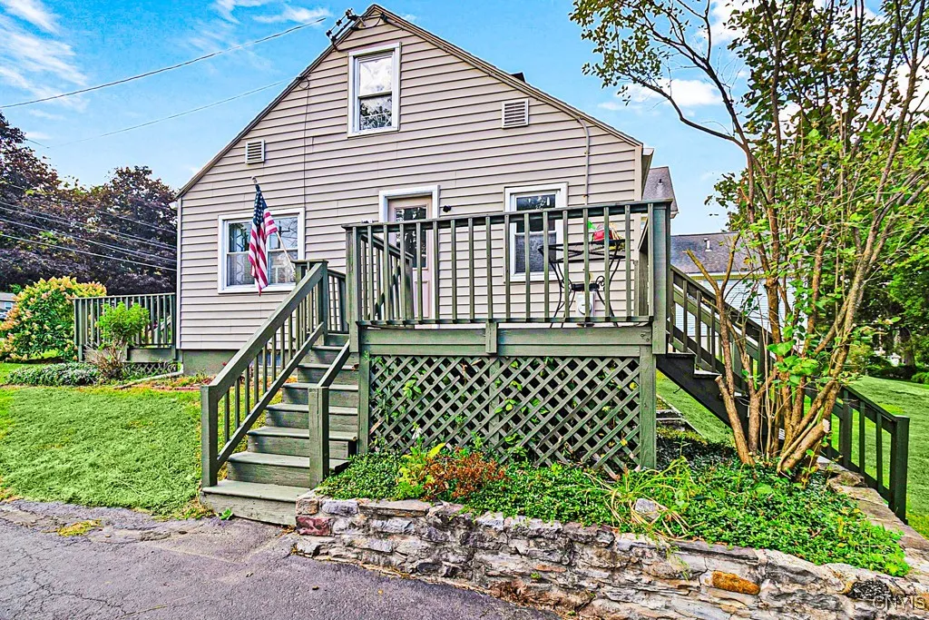 127 1/2 Oxford Road, New Hartford, New York 13413, New Hartford, New York 13413, 3 Bedrooms Bedrooms, 6 Rooms Rooms,1 BathroomBathrooms,Residential Lease,For Rent,127 1/2 Oxford Road, New Hartford, New York 13413,S1633614