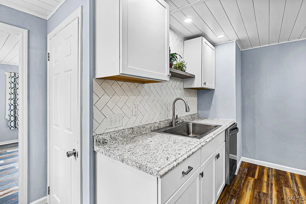 127 1/2 Oxford Road, New Hartford, New York 13413, New Hartford, New York 13413, 3 Bedrooms Bedrooms, 6 Rooms Rooms,1 BathroomBathrooms,Residential Lease,For Rent,127 1/2 Oxford Road, New Hartford, New York 13413,S1633614