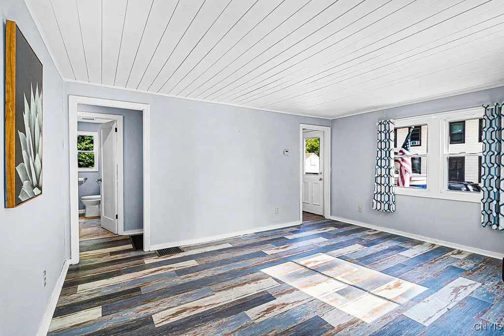 127 1/2 Oxford Road, New Hartford, New York 13413, New Hartford, New York 13413, 3 Bedrooms Bedrooms, 6 Rooms Rooms,1 BathroomBathrooms,Residential Lease,For Rent,127 1/2 Oxford Road, New Hartford, New York 13413,S1633614