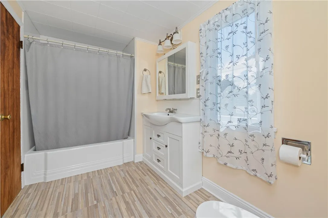 101 Walnut Park, Irondequoit, New York 14622, Irondequoit, New York 14622, 3 Bedrooms Bedrooms, 6 Rooms Rooms,1 BathroomBathrooms,Residential,For Sale,101 Walnut Park, Irondequoit, New York 14622,R1633070
