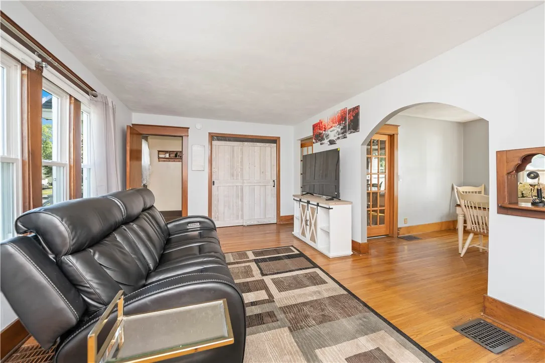 101 Walnut Park, Irondequoit, New York 14622, Irondequoit, New York 14622, 3 Bedrooms Bedrooms, 6 Rooms Rooms,1 BathroomBathrooms,Residential,For Sale,101 Walnut Park, Irondequoit, New York 14622,R1633070
