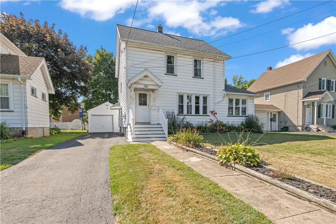 101 Walnut Park, Irondequoit, New York 14622, Irondequoit, New York 14622, 3 Bedrooms Bedrooms, 6 Rooms Rooms,1 BathroomBathrooms,Residential,For Sale,101 Walnut Park, Irondequoit, New York 14622,R1633070